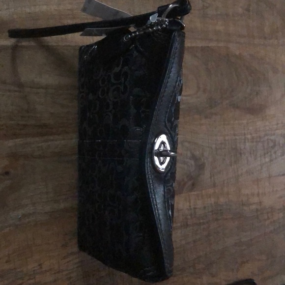 Brand new coach wristlet with tags - Picture 2 of 8